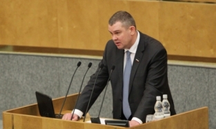 В Омске депутат Госдумы Дмитрий Горовцов разбил голову в аварии