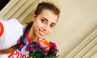 «Золотая» омская гимнастка Вера Бирюкова сделала селфи с новым BMW