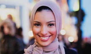 В фотосессии для журнала Playboy впервые снялась мусульманка в хиджабе
