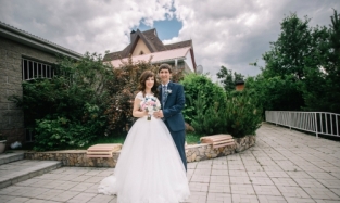 Пара поженилась благодаря «лайку» в омском автопаблике