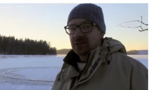 Финн Янне Кяпюлехто устроил карусель на замерзшем озере