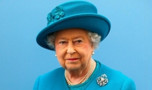 Британская королева ищет специалиста, который будет вести ее профили в соцсетях