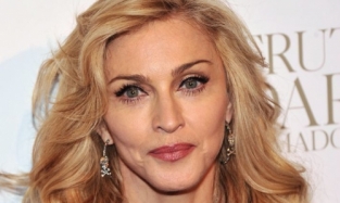 Что побудило Мадонну примерить звериную голову?