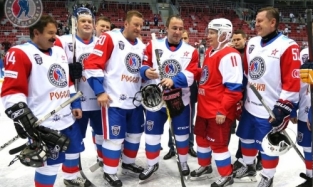 Основатель ГК «Титан» Михаил Сутягинский сыграл в хоккей с Владимиром Путиным