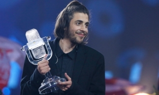 На «Евровидении-2017» победил тяжело больной певец из Португалии Сальвадор Собрал
