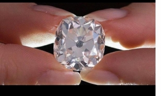 Британка купила кольцо с бриллиантом в 26 карат за 13 долларов