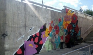 Бетонную стену на ул. Гагарина украсят спорщики и девушка с фиолетовыми волосами