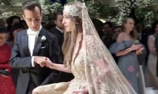 Невеста с огромным шлейфом на свадьбе за 600 миллионов