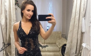 Омичка Елена Рудакова примеряет платья перед поездкой на «Миссис Европа»