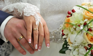 В День города поженились почти три сотни омичей