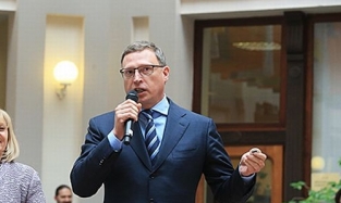 Александр Бурков рассказал, как жена пришла его поздравить, а в итоге разрыдалась