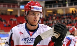 Омский хоккеист Антон Белов попал в «восьмерку»