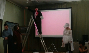  «Данделионы» показали в Либеров-центре спектакль по поэме Блока «12» 