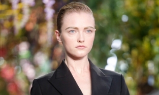 Омская топ-модель Влада Рослякова приняла участив в показе Dior