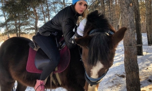 Омской красавице Юлии Ефименко покоряются кони