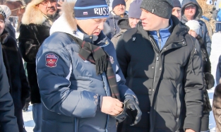 Вице-губернатор Фролов носит московский пуховик