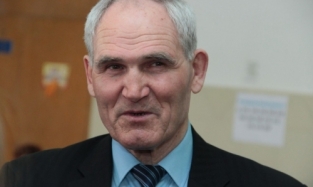 Вице-президенту Всемирной федерации самбо для голосования в Омске пришлось преодолевать лужу