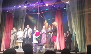 Омич сделал предложение своей девушке на сцене театра «Студии» Ермолаевой»