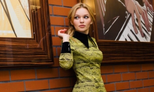 Татьяна Фальченко примерила платье выпускницы