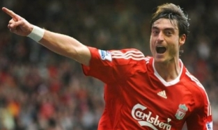 Испанский футболист Риера ради жены из Омска получает гражданство РФ