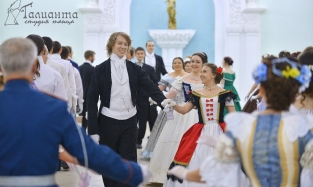 На балу в Омске танцевали пары из 4-х городов