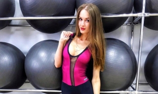 Омская фит-модель Юлия Лоза поделилалась снимками с новой фотосессии