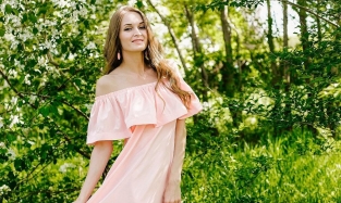 Омская модель Юлия Лоза провела фотосессию в зеленых тонах
