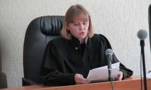 Омская судья Винклер много значения придает своей внешности