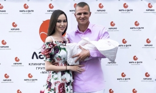 Дмитрий Тарасов опубликовал трогательный снимок новорожденной дочки