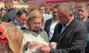 Президент Молдовы приценился в Омске к «ювелирке» жены Буркова