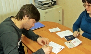 Белорусский хоккеист Костицын прописался в Омске и перестал быть легионером