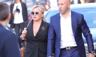 Жена президента «Авангарда» вышла в свет в клубном пиджаке