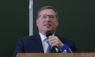 Александр Бурков поздравил с днём рождения омского студента