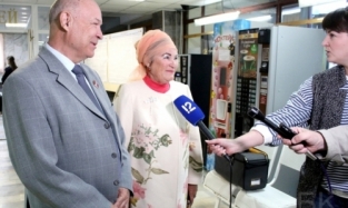 На выборах в Омске Анатолий Соловьев рассказал, сколько лет он в браке