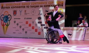 Омичка в инвалидном кресле выступила на международном фестивале