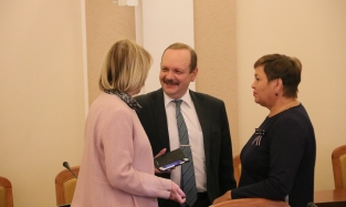 Татьяна Дернова на заседании правительства была в «припыленной розе»