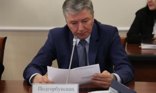 Вице-мэр Подгорбунских угощал коллег «трубочками»
