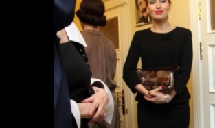 Пока Меренков сидит в тюрьме, его жена танцует