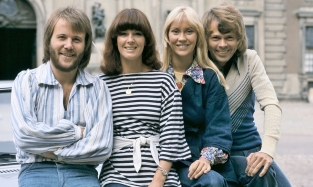 Знаменитая ABBA, записавшая спустя 35 лет новые синглы, отложила их выход