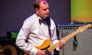 Бывший вице-губернатор Компанейщиков транслирует концерты омской филармонии