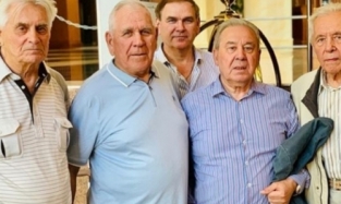 Экс-губернатор Полежаев стал активным пользователем «Инстаграма»: он показал встречу с друзьями в Казахстане