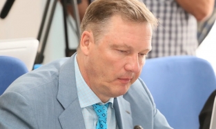 Депутат Омского Заксобрания Седельников все больше становится похож на Полежаева