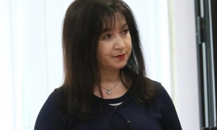 Экс-невестка губернатора Полежаева регулярно приходит в суд в черном