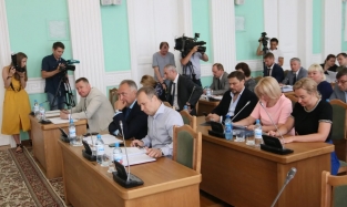 Стало известно, кто из городских депутатов Омска богаче всех