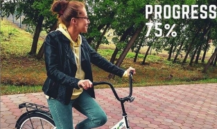 Омская актриса Ольга Постоногова решила освоить велосипед