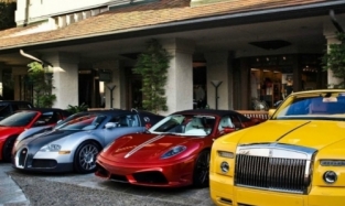 Стало известно, сколько элитных иномарок было зарегистрировано в Омской области