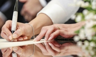 36 пар омичей намерены совместить Новый год и свадьбу