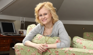 Звезда детективной литературы Дарья Донцова дала интервью журналу депкульта