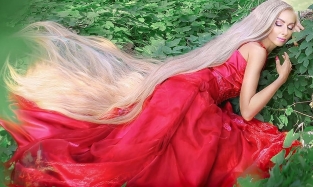Ожившая сказка: украинская красавица радует двухметровыми волосами