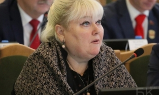 Не подходи ко мне - я обиделась: депутат и режиссер Студеникина соединила власть и эстраду